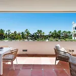 Stunning Renovated 2-bedroom In Golden Mile