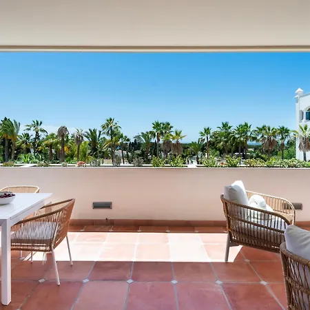 Stunning Renovated 2-bedroom In Golden Mile