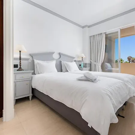 Апартаменты Stunning Renovated 2-bedroom In Golden Mile