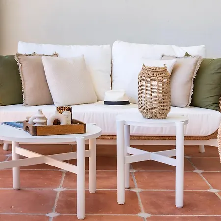 Stunning Renovated 2-bedroom In Golden Mile Lägenhet *