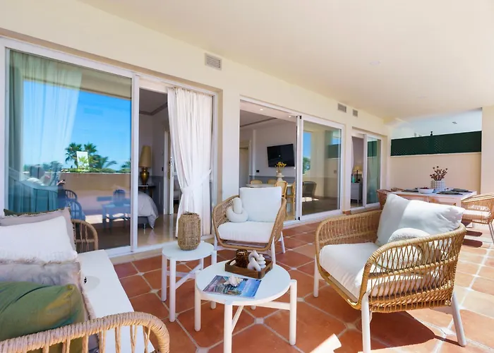 Stunning Renovated 2-bedroom In Golden Mile Daire