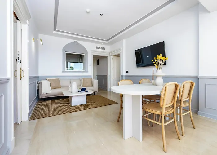 Stunning Renovated 2-bedroom In Golden Mile * Marbella