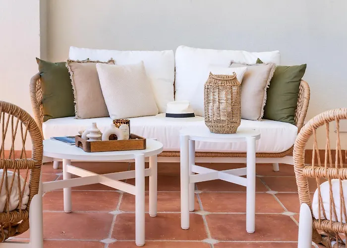 Stunning Renovated 2-bedroom In Golden Mile شقة *