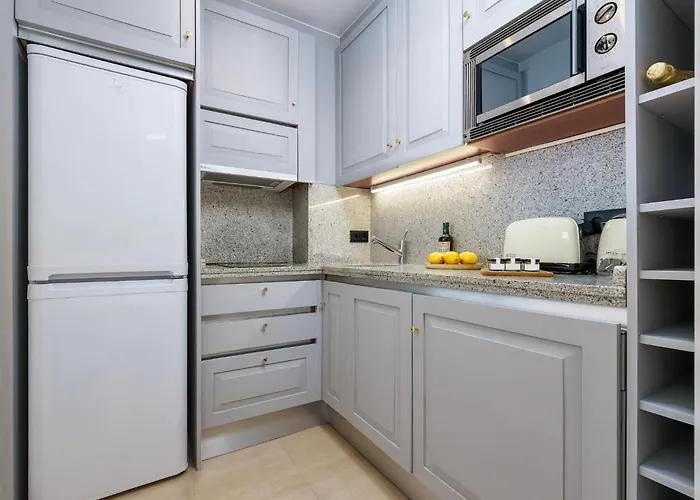 Daire Stunning Renovated 2-bedroom In Golden Mile Marbella