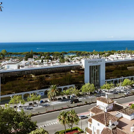 Stunning Renovated 2-bedroom In Golden Mile Appartamento