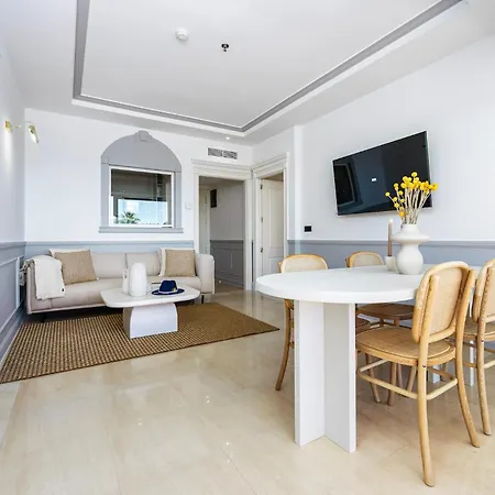 Stunning Renovated 2-bedroom In Golden Mile * Marbella